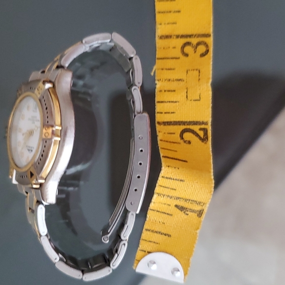 Quicksilver 2 tone quartz watch small - Picture 7 of 8